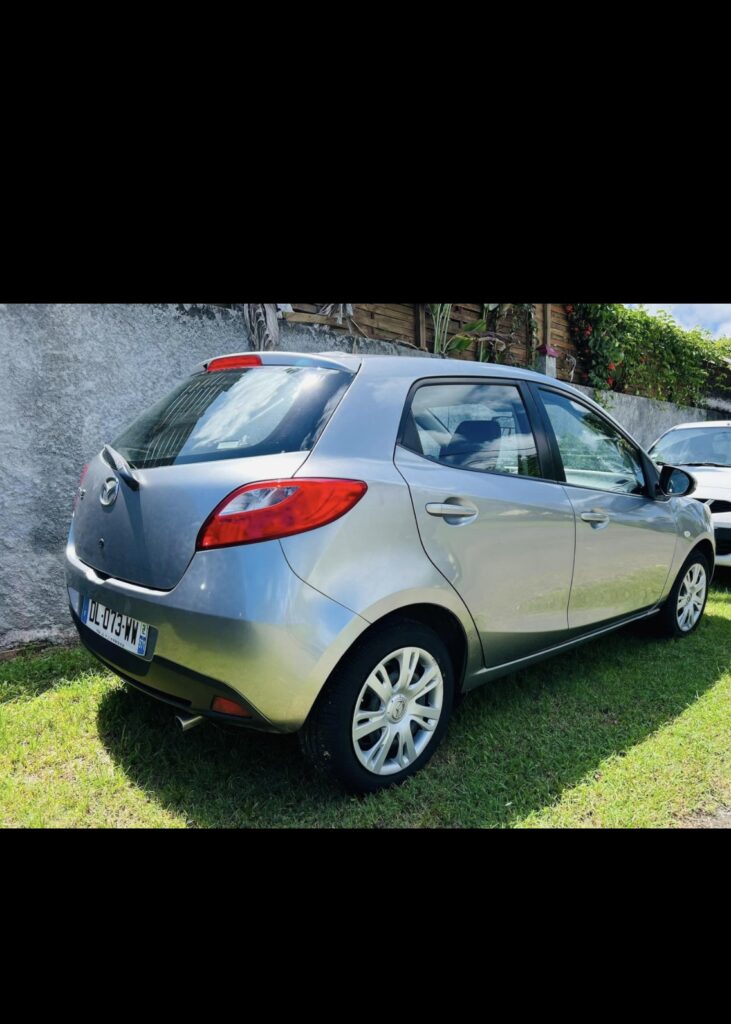 Location Mazda 2